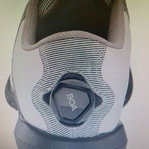 Golf Shoes waterproof with enhanced traction